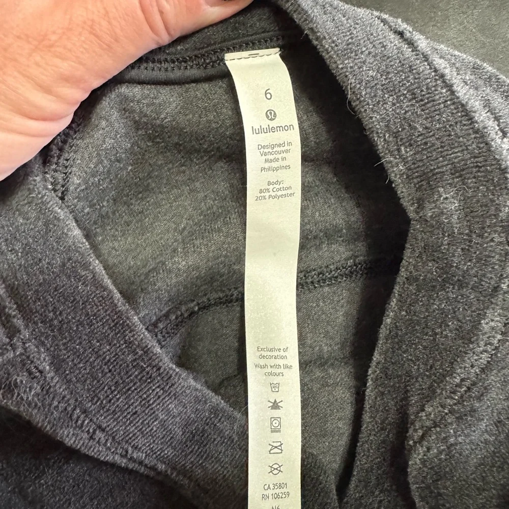 Lululemon Every‎ Moment Crew velour velvet sweatshirt in heathered black. Size 6